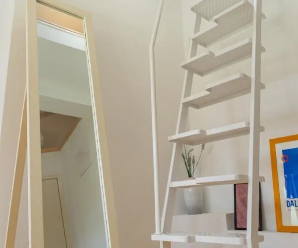 Cool Attic W Gallery In The Heart Of