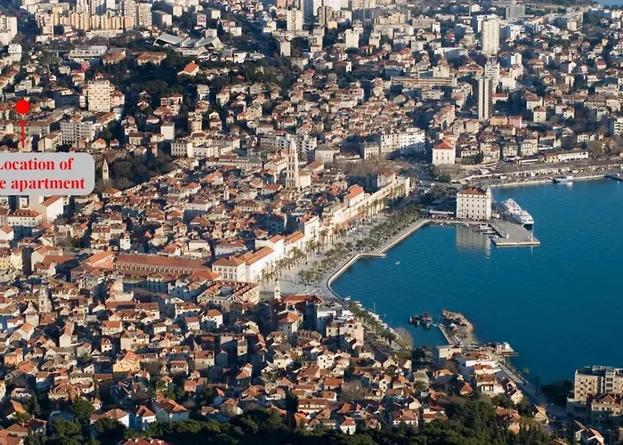 아파트 Cool Attic W Gallery In The Heart Of 스플리트