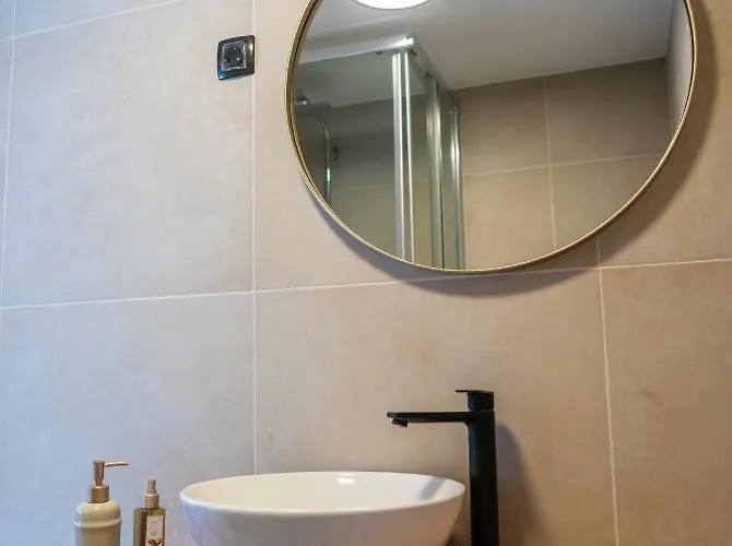 아파트 Cool Attic W Gallery In The Heart Of *