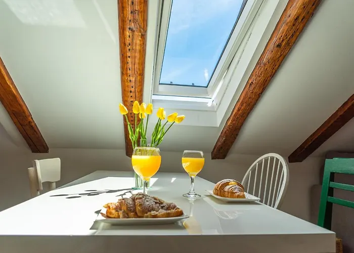 아파트 Cool Attic W Gallery In The Heart Of