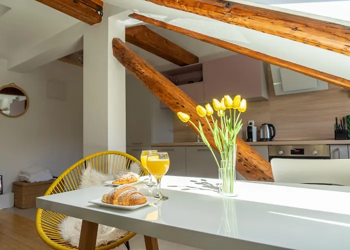 Cool Attic W Gallery In The Heart Of