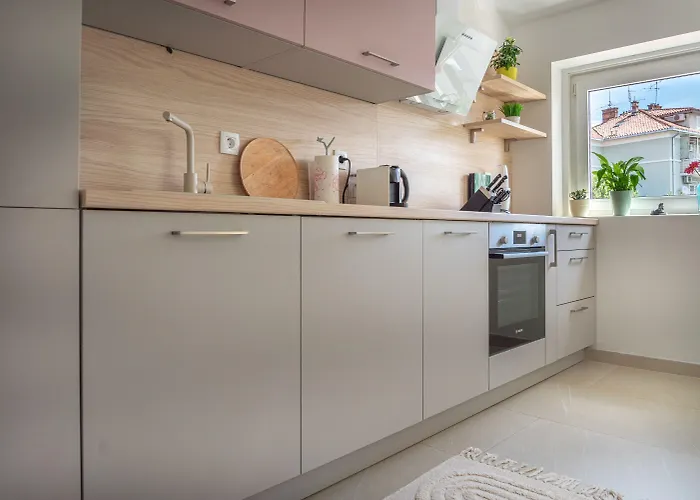 Cool Attic W Gallery In The Heart Of 스플리트