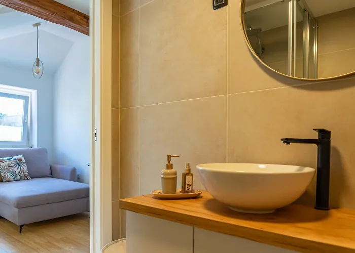 아파트 Cool Attic W Gallery In The Heart Of 스플리트