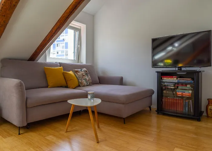 Cool Attic W Gallery In The Heart Of * 스플리트