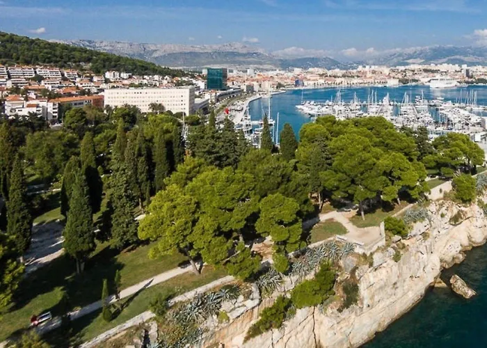 Cool Attic W Gallery In The Heart Of * 스플리트