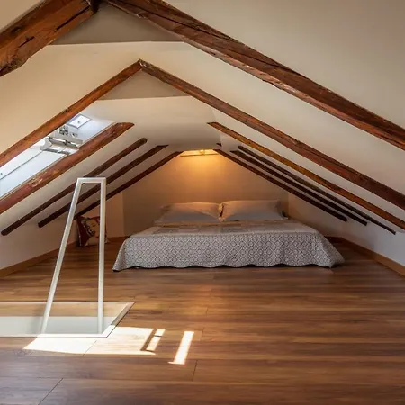 Apartman Cool Attic W Gallery In The Heart Of *