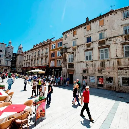 Cool Attic W Gallery In The Heart Of Apartman