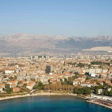 Cool Attic W Gallery In The Heart Of