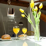 Cool Attic W Gallery In The Heart Of Appartement *