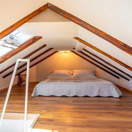 Appartamento Cool Attic W Gallery In The Heart Of *