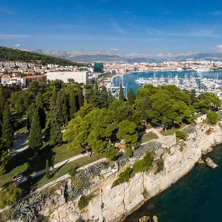 Cool Attic W Gallery In The Heart Of * Spalato