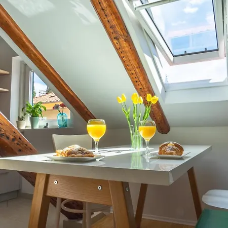 Cool Attic W Gallery In The Heart Of