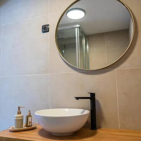 Апартаменты Cool Attic W Gallery In The Heart Of *